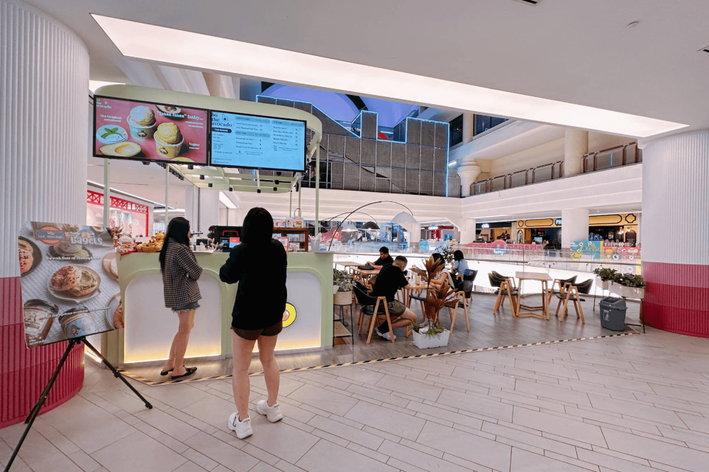 Bo the Avocado - Electronic menu board for desserts