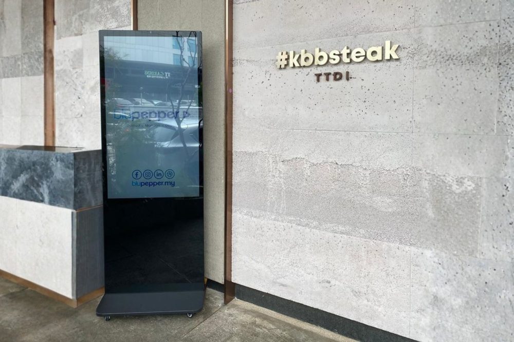 steakhouse-digital-standee-cms